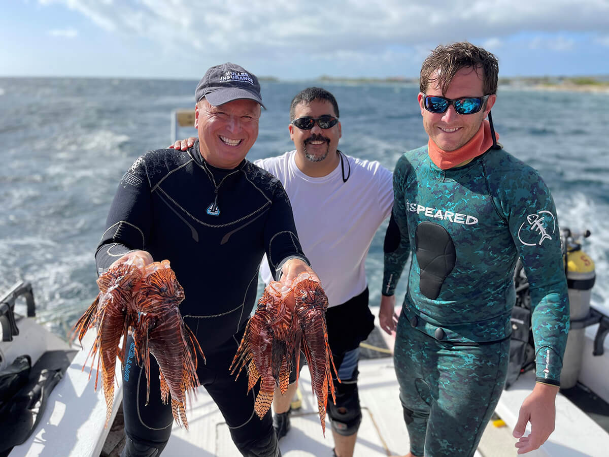 Alex Fogg, Roger J. Muller, Jr. Rafael FLores lionfish hunting