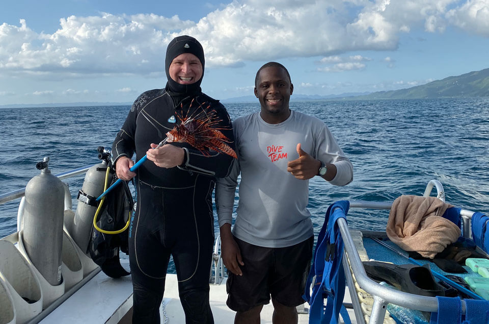 Demane Scarlett & Roger J. Muller, Jr lionfish hunting