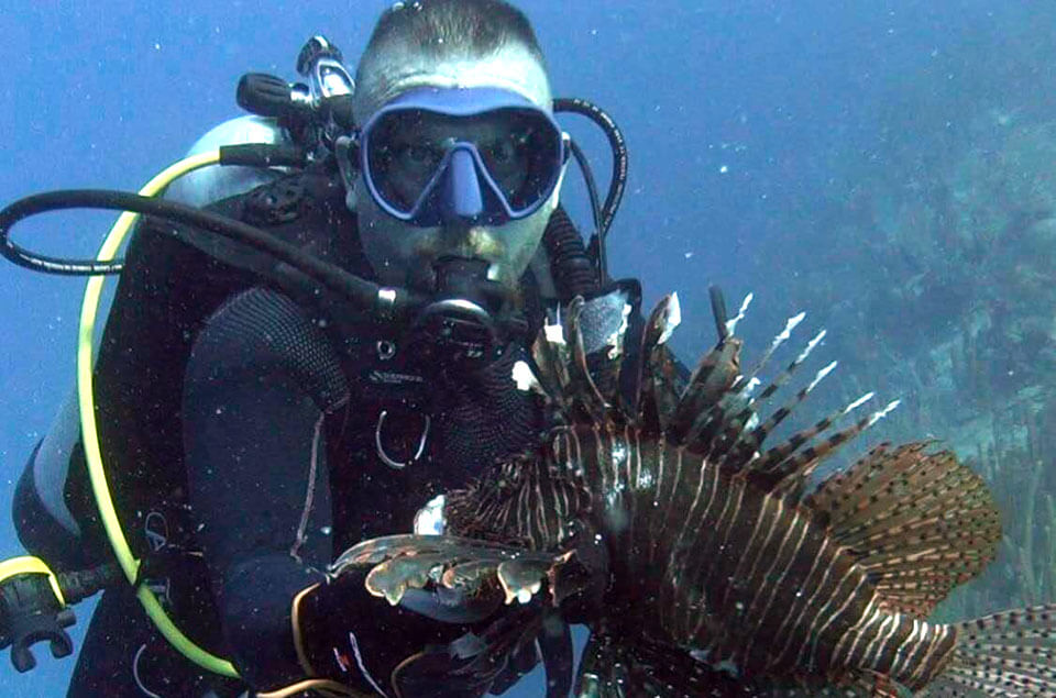 Sully Sandchez lionfish hunting