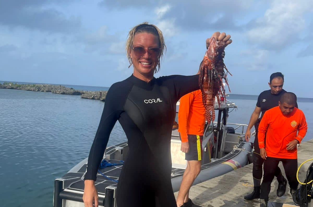Michaela Allenby holding a lionfish