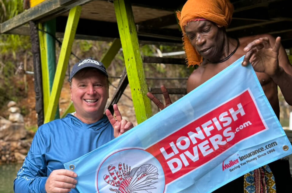 Roger and native Dominican holding Lionfishdivers.com flag