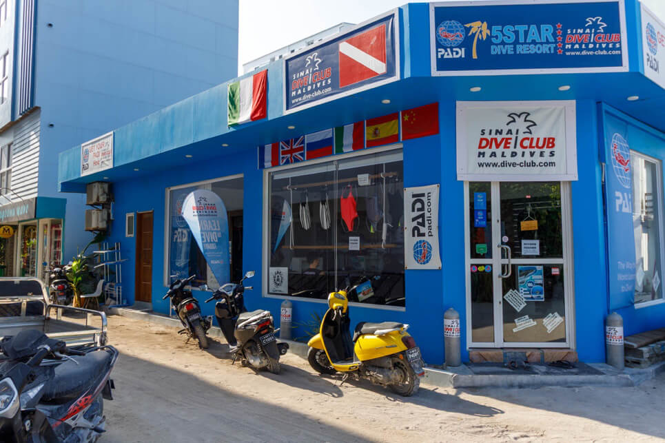 Lionfish hunting friendly dive shop in the Maldives